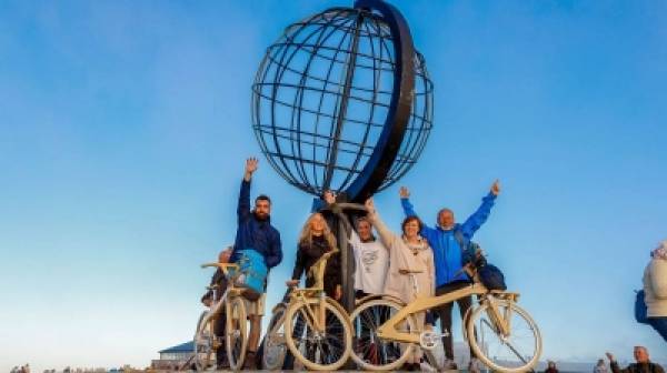 Από τη Γαύδο στο Nordkapp με το ελληνικό ξύλινο ποδήλατο της COCO-MAT!