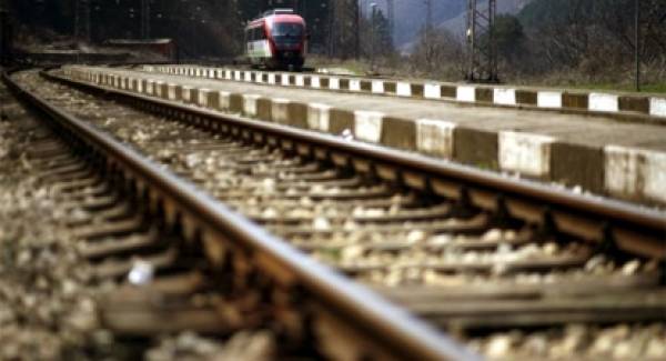 «Έτοιμη η Περιφέρεια να προκηρύξει το έργο ΣΔΙΤ για την επανεκκίνηση του σιδηροδρόμου της Πελοποννήσου»