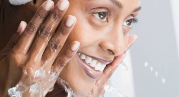 Πόσο συχνά πρέπει να πλένετε το πρόσωπό σας;