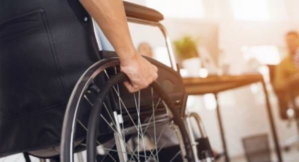 Αντίθετη με την έννομη τάξη η σημερινή απαξίωση των εφ' όρου ζωής πιστοποιητικών αναπηρίας
