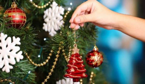 ΕΚΛ:Τι ισχύει με τα δώρα, τις άδειες και τις αργίες των Χριστουγέννων