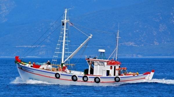 Δείτε τι ισχύει για την αδειοδότηση επαγγελματικών αλιευτικών σκαφών