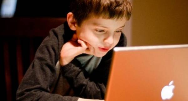 Έξι στα δέκα παιδιά έως δέκα ετών στην Ελλάδα έχουν πρόσβαση στο ίντερνετ