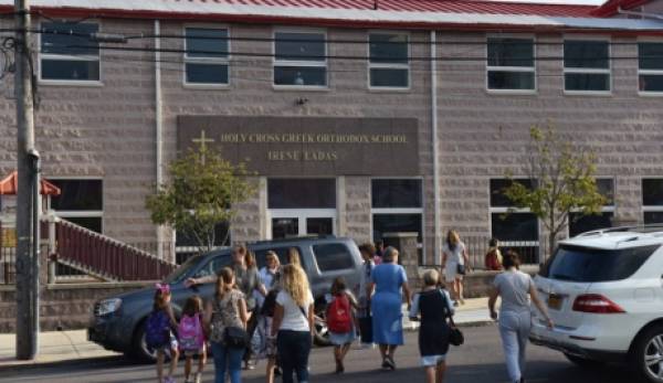 Λουκέτο για το ελληνικό σχολείο της κοινότητας Τιμίου Σταυρού Γουάιτστόουν