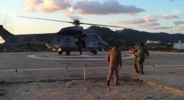 Με ελικόπτερο από Κρήτη στα Κύθηρα για να αποκαταστήσουν το ρεύμα (photos)