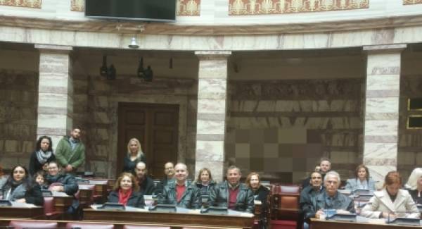Αντιπροσωπεία Γεωργιτσιάνων ξεναγήθηκε στη Βουλή