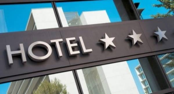 Επιχορηγήσεις ξενοδοχείων 3 αστέρων σε Τρίκαλα Κορινθίας και Νεάπολη Λακωνίας