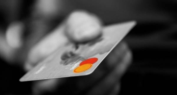 Μόνο «ανέπαφες» δεν είναι οι κάρτες συναλλαγών στην Πάτρα! 27χρονος «σήκωσε» 4.000€
