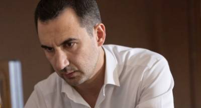 Ερώτηση για τη στήριξη των ιδιοκτητών τουριστικών λεωφορείων συνυπέγραψαν ο Αλέξης Χαρίτσης και 30 βουλευτές του ΣΥΡΙΖΑ