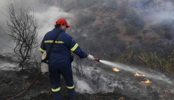 Πυρκαγιά στη Μάνη! Τίποτα δεν έχει τελειώσει: 190 πυροσβέστες στη μάχη με εκατοντάδες μικροεστίες!