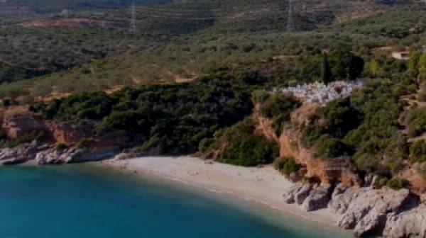 Νεκροταφείο: Η πιο ξεχωριστή παραλία της Ελλάδας βρίσκεται μόλις 15 λεπτά από το Ναύπλιο (video)