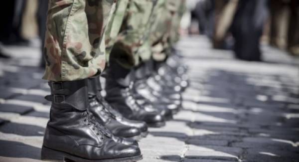 Κορωνοϊός: Υποχρεωτικά τεστ για όλους τους νέους στρατεύσιμους