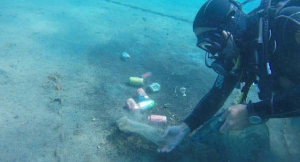 «We Dive, We Clean» στο λιμάνι της Ελαφονήσου