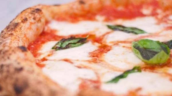 Αυτή είναι η αυθεντική Ιταλική pizza και η ιστορία της!