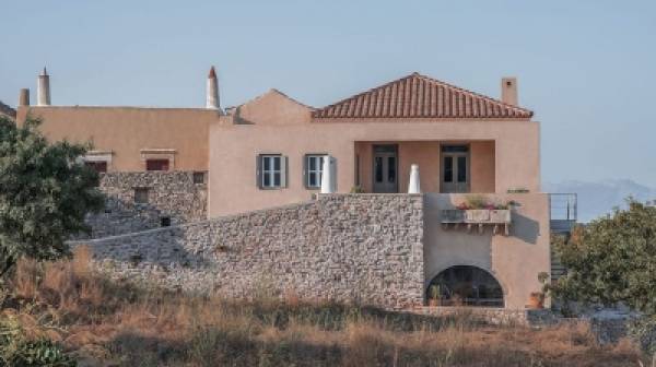 Θα το ποθήσεις: Ανακαίνιση διώροφης κατοικίας σε μεσαιωνικό οικισμό στα Κύθηρα