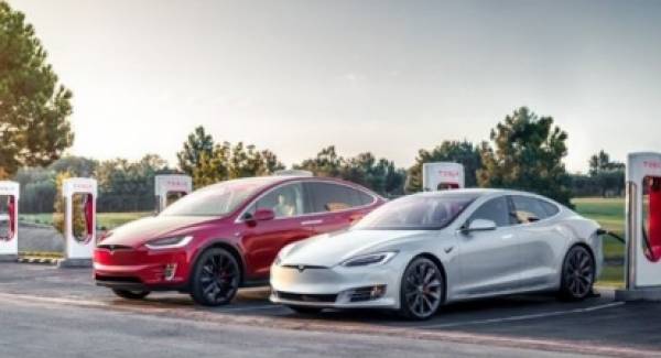 Η Tesla αναζητά νέα στελέχη στον τομέα των πωλήσεων αλλά και του after sales