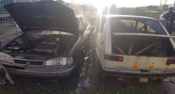 Κάηκαν δύο οχήματα στην Τρίπολη