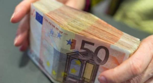 Αναδρομικά έως και τα 9.000 ευρώ θα λάβουν όσοι αναμένουν σύνταξη έως και δύο χρόνια