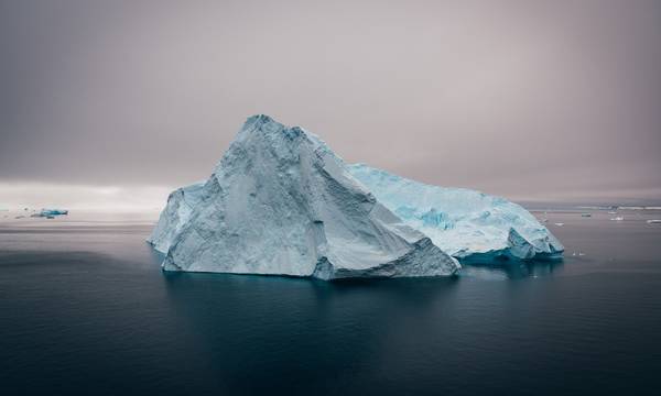 Τεράστιο παγόβουνο που αποκολλήθηκε από την Ανταρκτική απειλεί ακατοίκητο νησί (video)