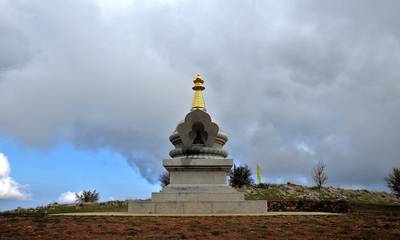 Το βουδιστικό κέντρο στην ορεινή Κορινθία που θυμίζει Θιβέτ