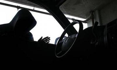 Καλαμάτα: 43χρονος «άνοιξε» αυτοκίνητο και έκλεψε τσαντάκι