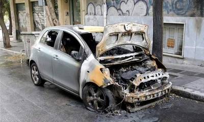 Έβαλαν φωτιά τα ξημερώματα σε αυτοκίνητο επιχειρηματία στη Πάτρα