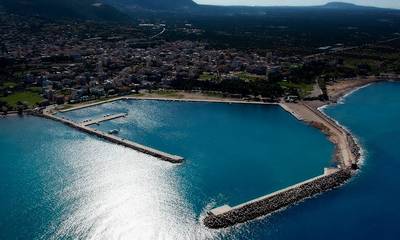 Πετράκος: «Καθυστερήσεις και «μισές» δουλειές για το λιμάνι της Κυπαρισσίας»