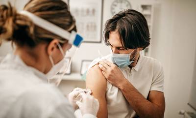 Κορονοϊός: «Ανοίγει» την Πέμπτη η πλατφόρμα για τους 25 - 29 ετών - Τα διαθέσιμα εμβόλια