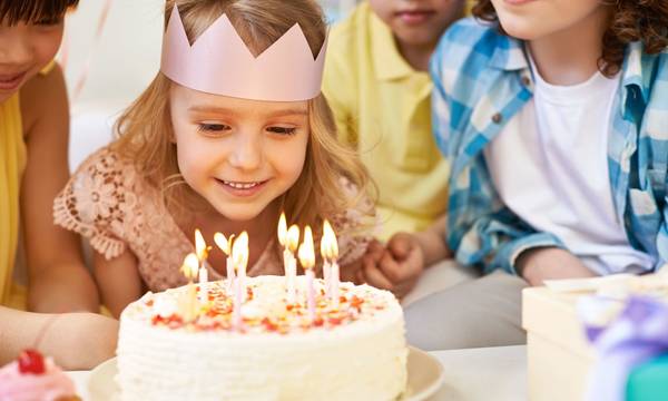 Έρευνα: Τα πάρτι των γενεθλίων, ιδίως τα παιδικά, βοηθούν στην εξάπλωση του κορονοϊού