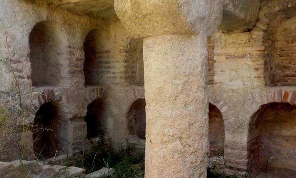 Μενδώνη: Εντός ιδιωτικής αγροτικής έκτασης, ο «Ρωμαϊκός τάφος στην καρδιά της Λακωνίας»