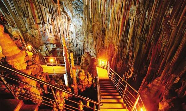Ξεναγήσεις στο σπήλαιο Καστανιάς, στις Βοιές του Δήμου Μονεμβάσιας