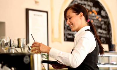 Ζητούνται σερβιτόροι/ες για εργασία σε Εστιατόριο - καφέ - μπαρ στη Βάθεια Λακωνίας