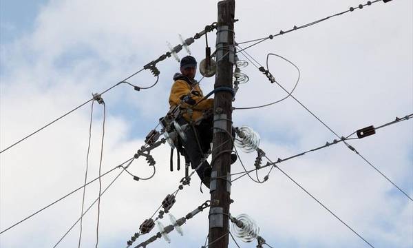 ΔΕΔΔΗΕ: Ξεκίνησε η αποκατάσταση της ηλεκτροδότησης σε Πελοπόννησο, Αττική και Εύβοια