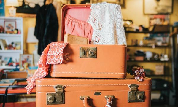 6 τρόποι να χωρέσετε τα ρούχα σας σε μία βαλίτσα