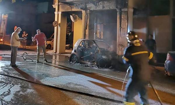 Έκρηξη και πυρκαγιά σε αυτοκίνητο στην Πάτρα - Ανάστατοι οι κάτοικοι τα ξημερώματα (photos)
