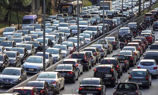 Αυτοκίνητο: Το ρυθμιστικό σχέδιο της ΕΕ προβλέπει μηδενισμό των εκπομπών ρύπων μετά το 2035