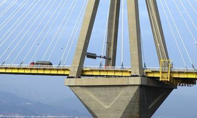 Γυναίκα απειλούσε να αυτοκτονήσει πέφτοντας από την Γέφυρα Ρίου Αντιρρίου (video)