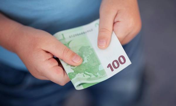 Απίστευτη απάτη με χαρτονόμισμα των 100 ευρώ στην Πάτρα
