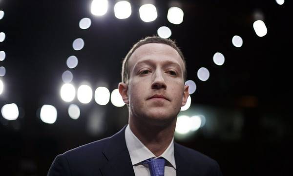 Facebook: 7 δισ. έχασε ο Μαρκ Ζουκερμπεργκ από την πολύωρη «κατάρρευση» και απολογήθηκε