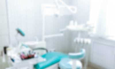 Πάτρα: Της κακομοίρας σε οδοντιατρείο – Ασθενής και γιατρός κατέληξαν στο τμήμα για μηνύσεις