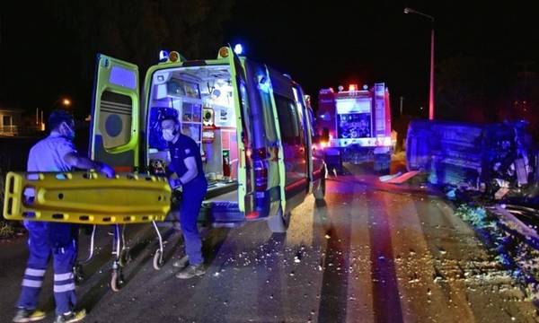 Ένας νεκρός και εννέα τραυματίες σε τροχαίο με μετανάστες