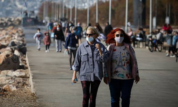 Κορονοϊός: Τρομάζει η νέα έκρηξη κρουσμάτων - Στο «τραπέζι» των μέτρων η επιστροφή της μάσκας
