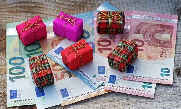 Χριστουγεννιάτικος Μποναμάς: Ποιοι θα πάρουν έκτακτο μέρισμα έως 900 ευρώ