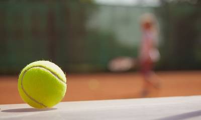 Πατέρας του προπονητή τένις: «Του την πέφτουν όλα τα πιτσιρίκια και οι μανάδες» (video)