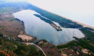 Η εγκαταλελειμμένη λουτρόπολη και η λίμνη Καϊάφα που αναβλύζει θείο