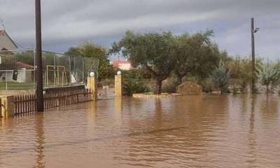 Πλημμύρες στη Δυτική Αχαΐα - Επιχειρήσεις απεγκλωβισμού από την ΕΜΑΚ (video)