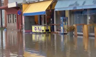 Βγήκε η θάλασσα στην στεριά στην Πάτρα - Ζημιές σε σπίτια και επιχειρήσεις (video)