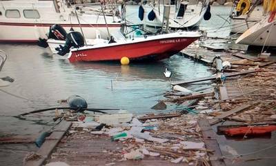 Τεράστιες καταστροφές στη μαρίνα της Πάτρας – Ο Πελετίδης θα ζητήσει μέτρα εκτάκτου ανάγκης