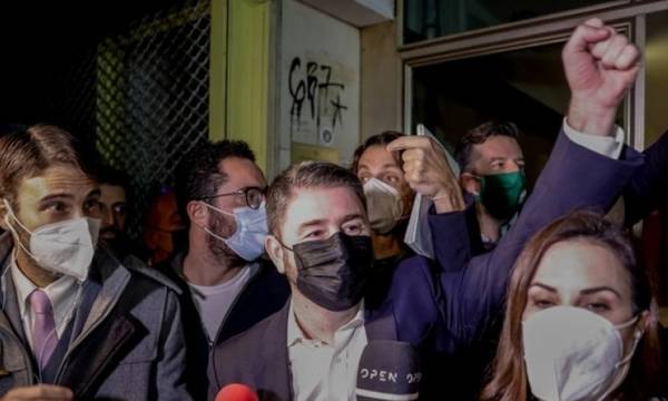 Νίκος Ανδρουλάκης: «Το ΠΑΣΟΚ επιστρέφει, δεσμεύομαι για πολιτική αυτονομία και ανανέωση»