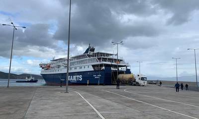 Πλωτό φράγμα στο λιμάνι Γυθείου μετά από επικάθιση πλοίου, δια παν ενδεχόμενο… (photos)